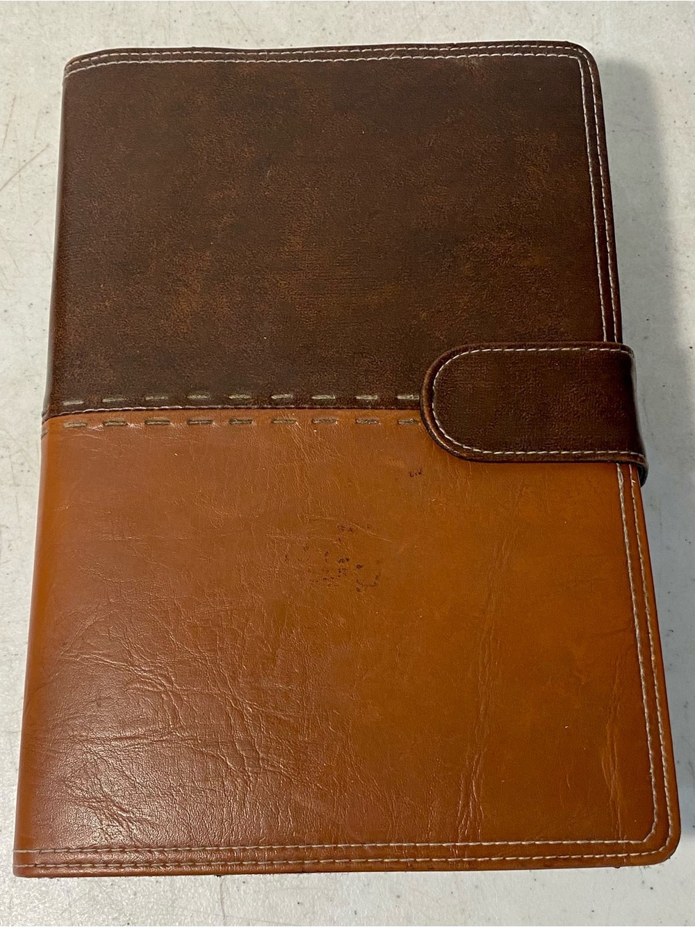 The MacArthur Study Bible ~ New King James Version (NKJV) ~ 1997 Hardcover ~Case